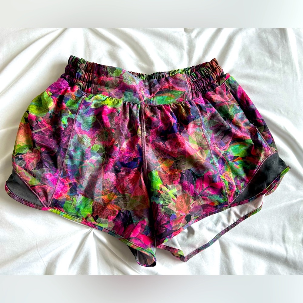 Multicolor size 6 Lululemon shorts